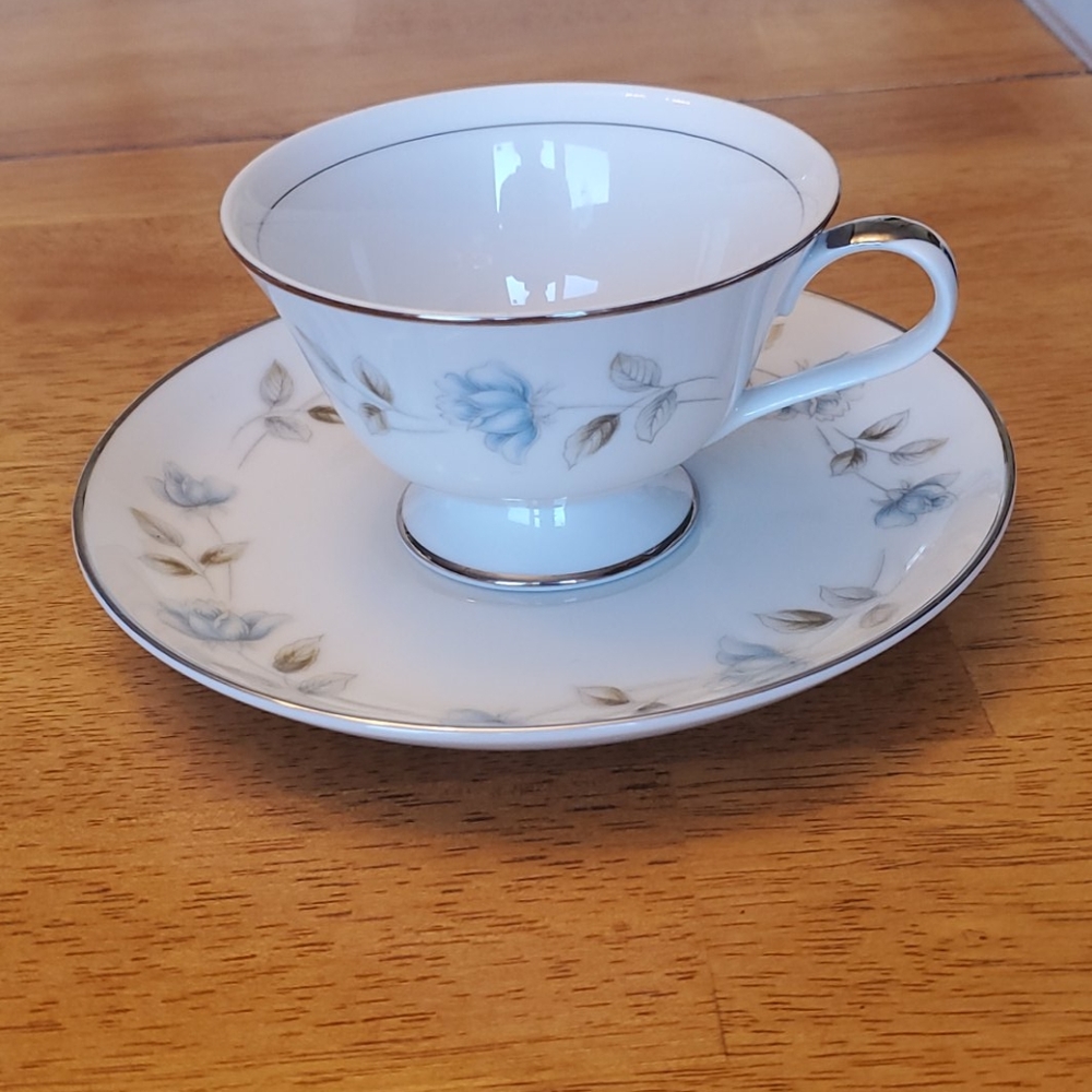 International Silver Co. Elegant Lady pattern